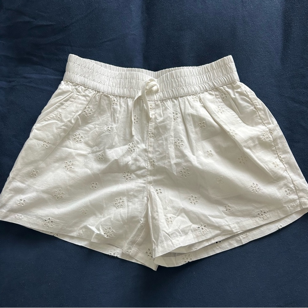 NWT Gap white floral eyelet drawstring cotton boxer shorts with pockets